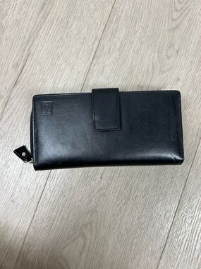 Women’s Black Wallet with Multiple Card Slots